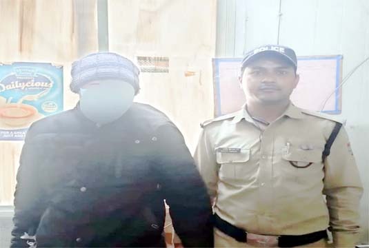 केदारनाथ धाम में मांस के साथ पकड़ा गया युवक, पुलिस ने किया अरेस्ट, प्रशासन ने दुकान की सील