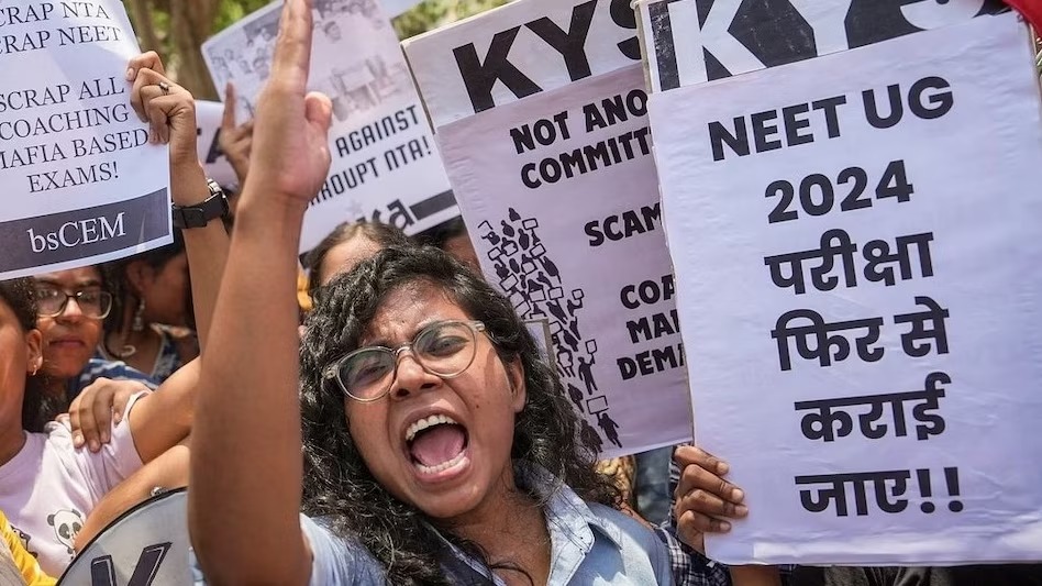 NEET में चौंकाने वाले नंबर, राजकोट में 12 और सीकर में 8 छात्रों के 700+ नंबर