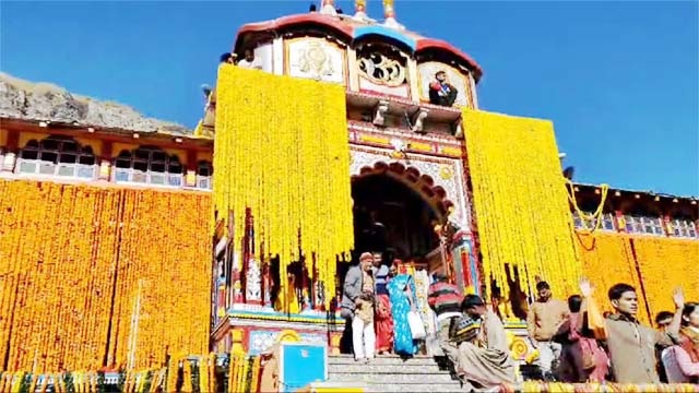 दीपावली एवं कपाट बंद होने के अवसर हेतु श्री केदारनाथ मंदिर को फूलों से सजाया, video