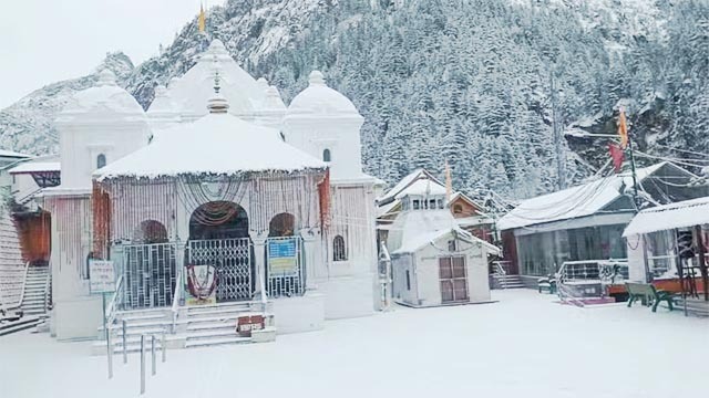 चारों धामों में हुई बर्फबारी से मौसम सर्द, धामों में 5 सेमी तक जमी बर्फ, केदारनाथ में तापमान माइनस 11 डिग्री तक पहुंचा, video