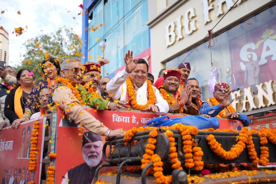 भाजपा  देहरादून मेयर प्रत्याशी सौरभ थपलियाल के रोड शो में उतरा जन सैलाब