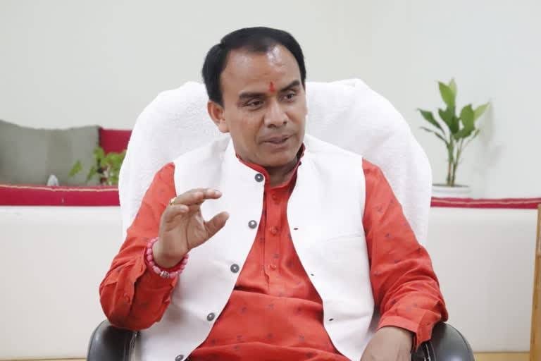 किसानों को सहकारिता समितियों के माध्यम से गांवों में ही सभी सुविधाएं उपलब्ध कराने के लिए सरकार द्वारा 22 कार्यक्रम किए गए है शामिल