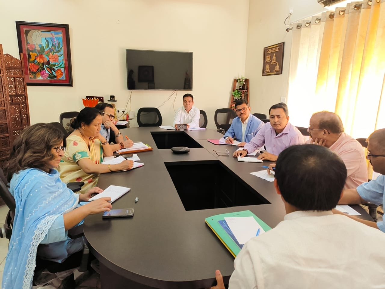 जनपदों से तलब की निःशुल्क पाठ्य पुस्तक वितरण की रिपोर्ट