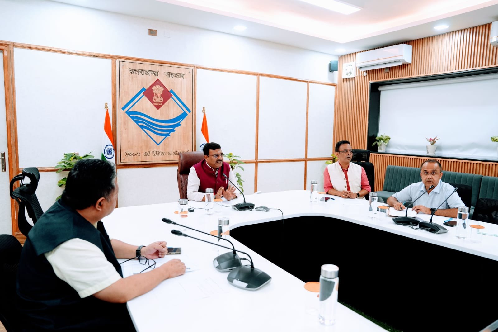 मुख्य सचिव ने जनपदों में लंबित प्रकरणों के त्वरित निस्तारण के दिए निर्देश