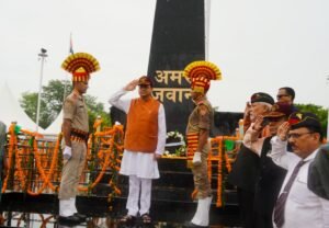 भारत-नेपाल सीमा पर शहीद स्मारक और विशाल तिरंगे का लोकार्पण, सीएम धामी ने वीर शहीदों को किया नमन