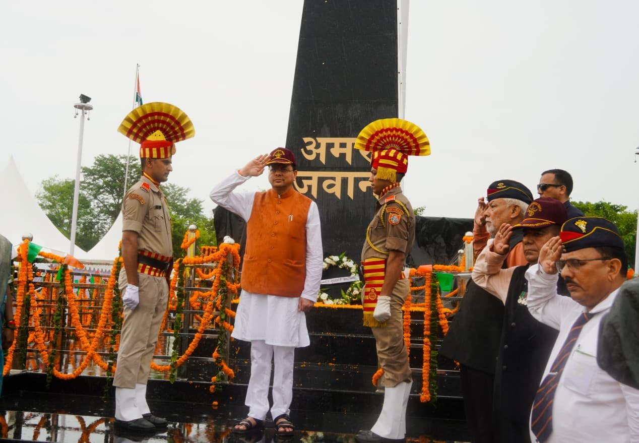 भारत-नेपाल सीमा पर शहीद स्मारक और विशाल तिरंगे का लोकार्पण, सीएम धामी ने वीर शहीदों को किया नमन