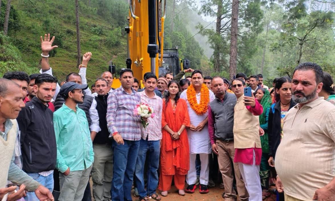 आजादी के 75 साल बाद नदगलगाँव पहुंचेगी सड़क-मंत्री राम सिंह कैड़ा किया मोटर के निर्माण कार्य का शुभारम्भ